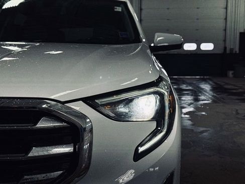 Used 2019 GMC Terrain SLT w/ Preferred Package image 3