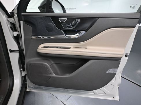 Used 2023 Lincoln Corsair Reserve image 43