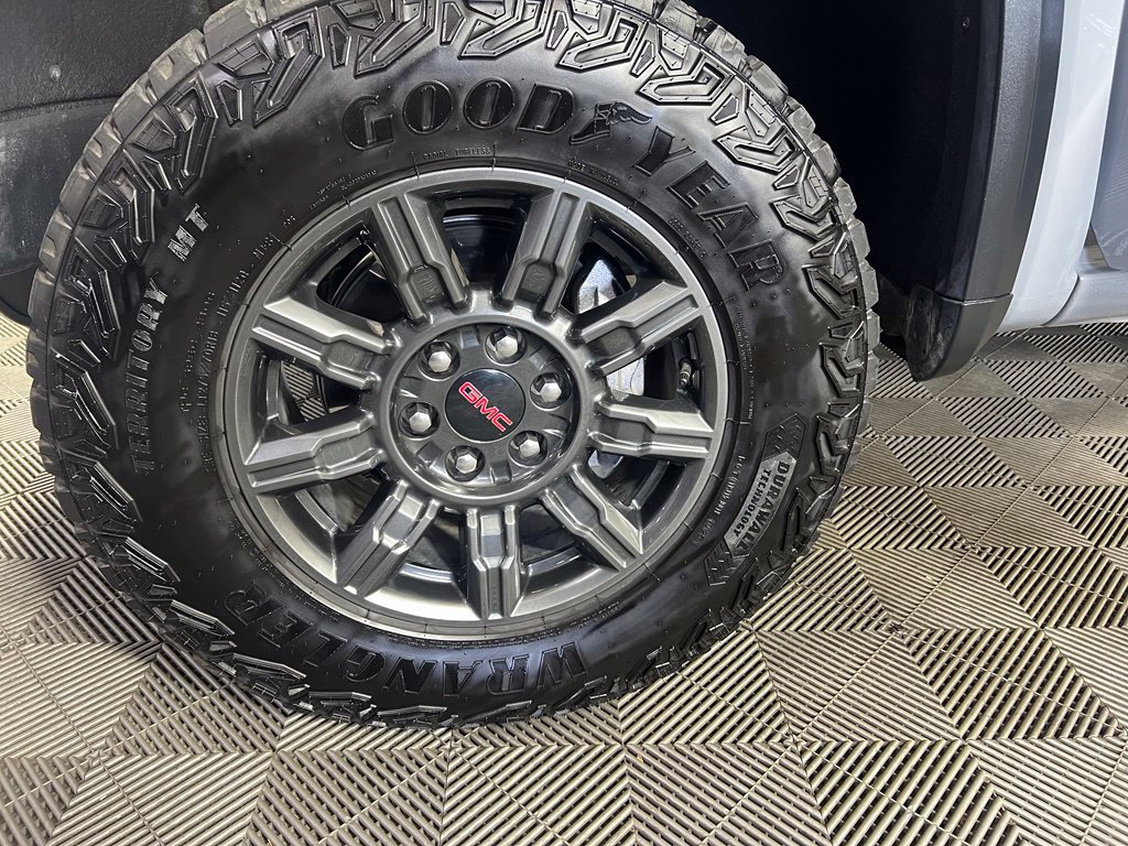 Used 2025 GMC Sierra 1500 AT4X AWD/4WD image 34