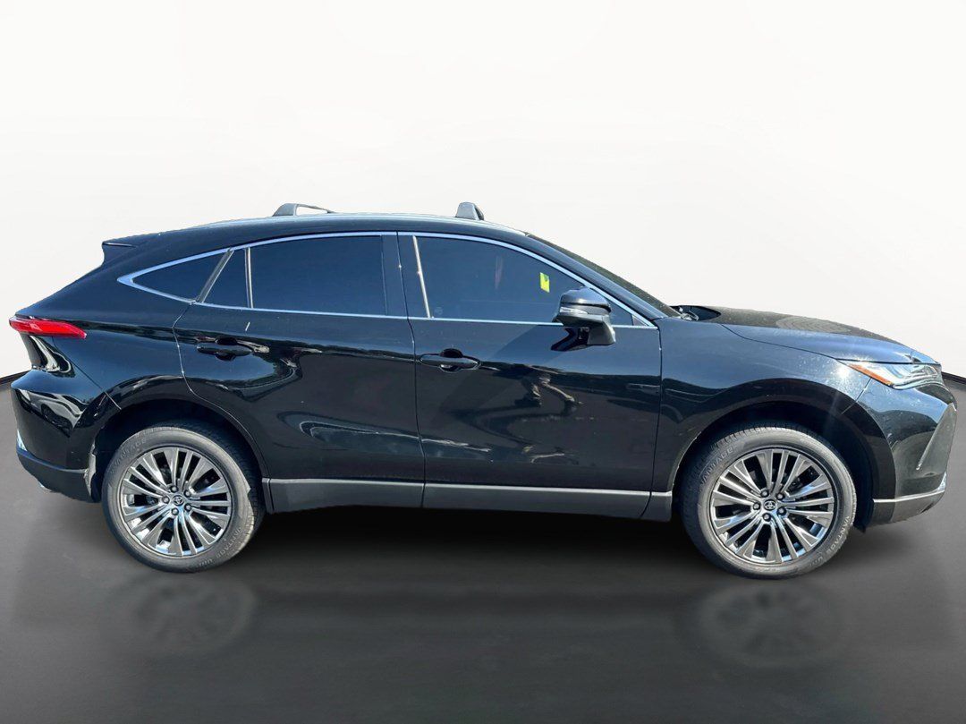 Used 2023 Toyota Venza XLE AWD/4WD image 2
