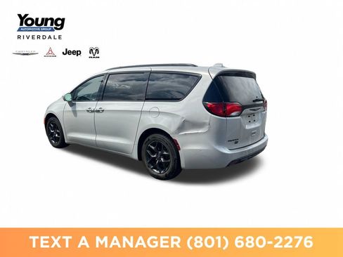 Used 2019 Chrysler Pacifica Touring-L FWD image 3
