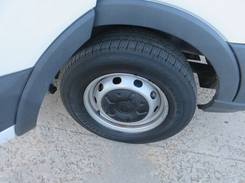 Used 2018 Ford Transit 350 148 Medium Roof image 33