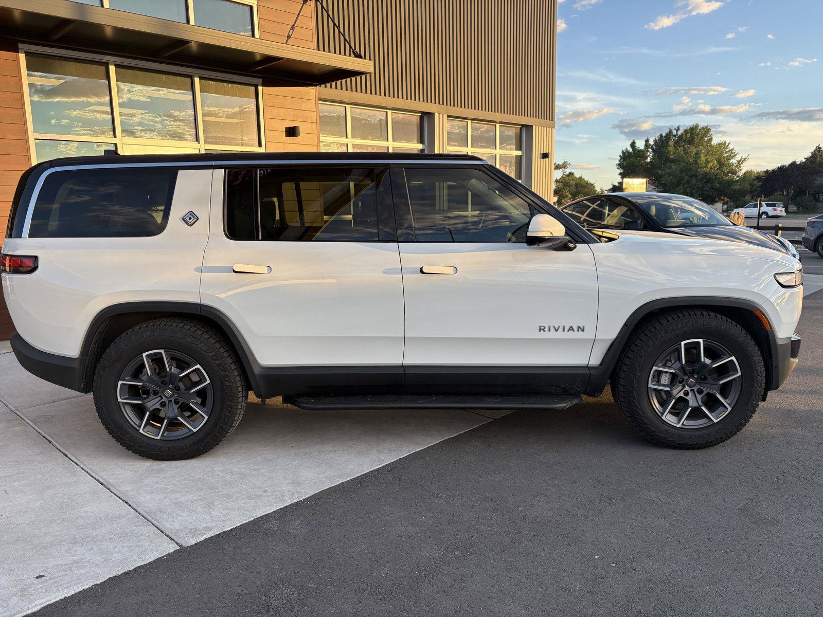 Used 2024 Rivian R1S Adventure Dual AWD/4WD image 9