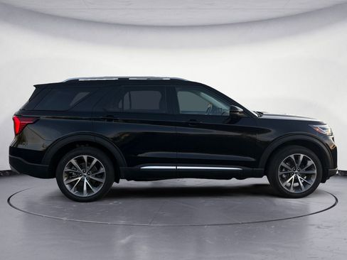 Used 2025 Ford Explorer Platinum w/ Ultimate Package AWD/4WD image 6