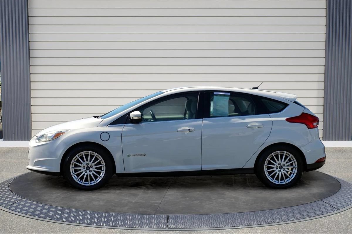 Used 2016 Ford Focus Electric Hatchback FWD image 4