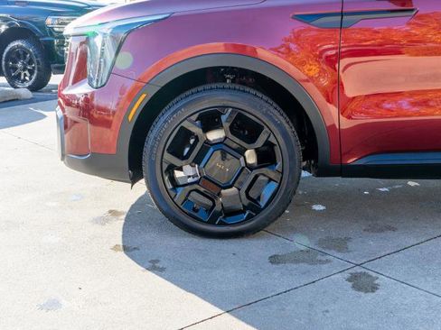 Certified 2025 Kia Sorento SX image 30