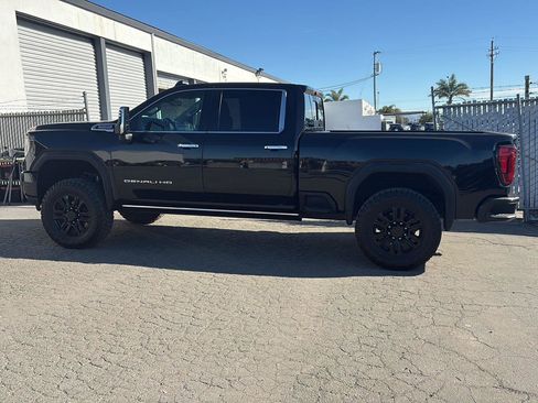 Used 2021 GMC Sierra 2500 Denali w/ Denali Black Diamond Edition image 6