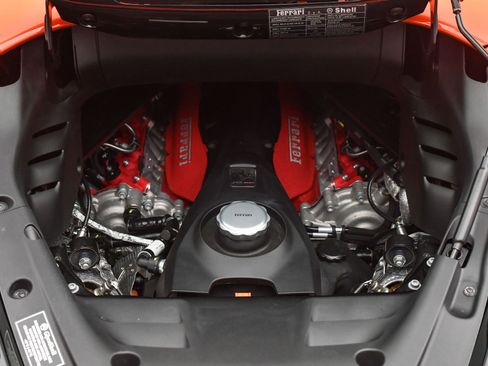 Used 2025 Ferrari SF90 Spider image 33