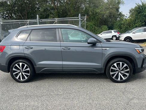 Used 2022 Volkswagen Taos SE image 4