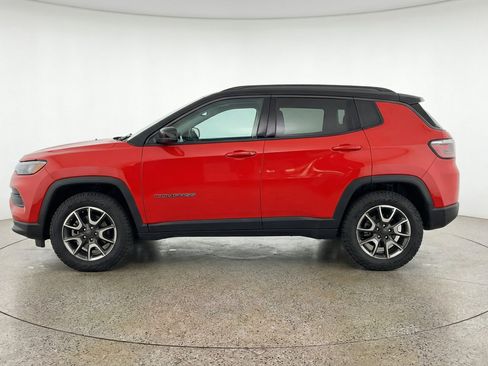 Used 2025 Jeep Compass Trailhawk AWD/4WD image 5