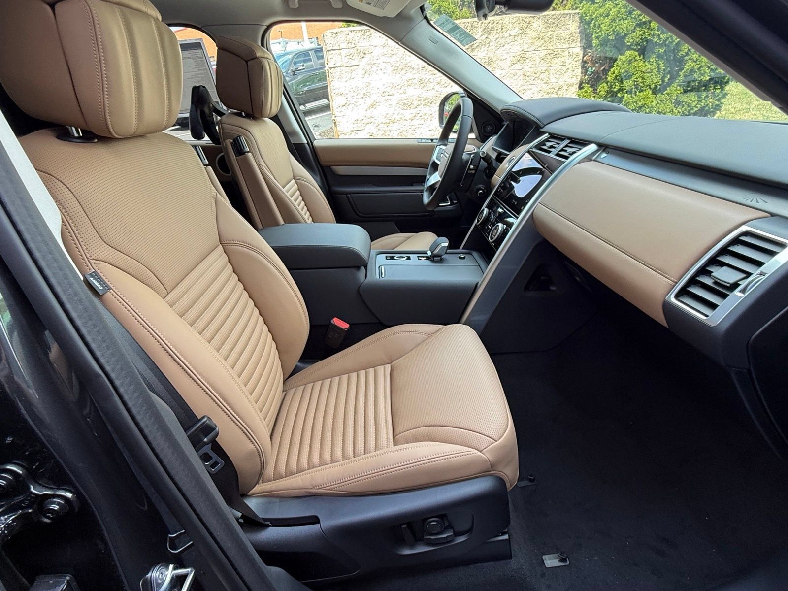 New 2026 Land Rover Discovery Limited Edition AWD/4WD image 23