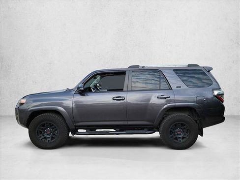 Used 2022 Toyota 4Runner SR5 Premium w/ Moonroof Package AWD/4WD image 7