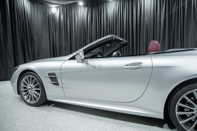 Used 2019 Mercedes-Benz SL 550 image 6