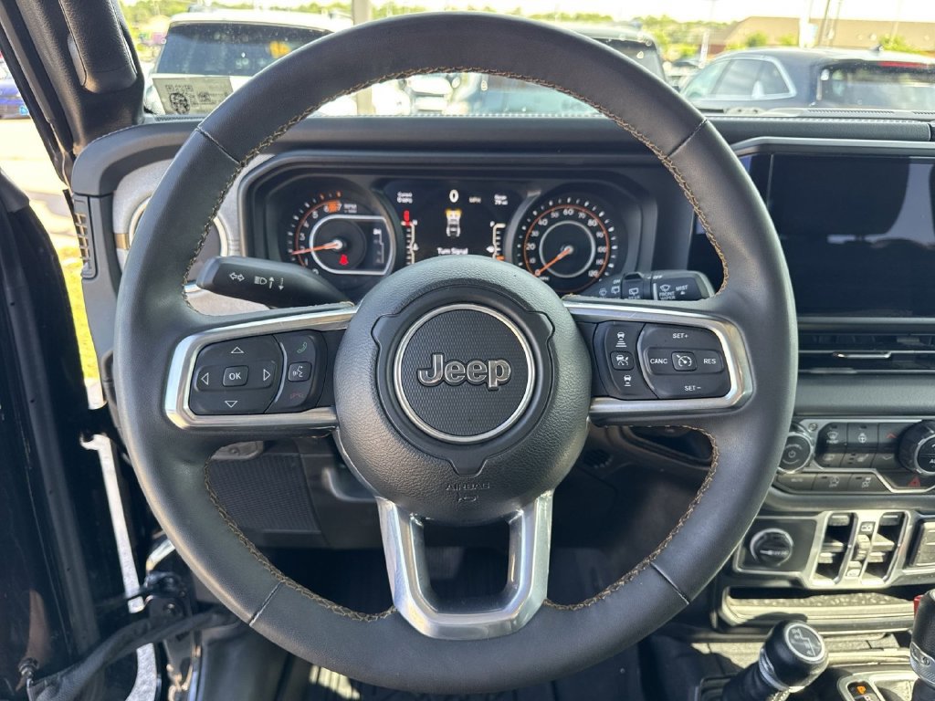 Used 2024 Jeep Wrangler Unlimited Sahara AWD/4WD image 19