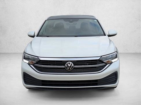 Used 2024 Volkswagen Jetta SE image 5