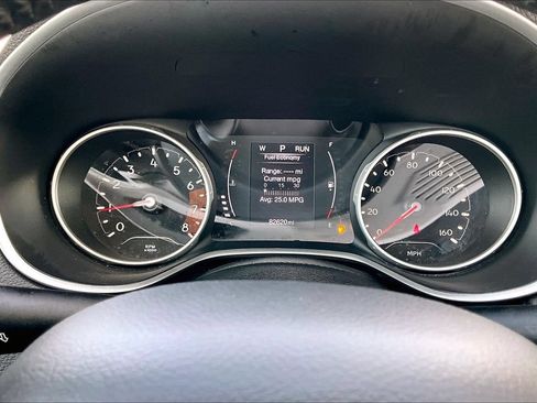 Used 2018 Jeep Compass Latitude FWD image 23