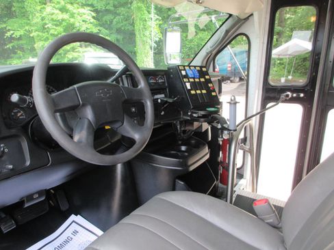 Used 2006 Chevrolet Express 3500 w/ School Bus Package RWD image 13