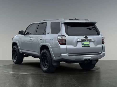 Used 2016 Toyota 4Runner SR5 RWD image 8