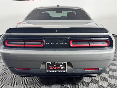 Used 2017 Dodge Challenger R/T w/ Driver Convenience Group RWD image 8
