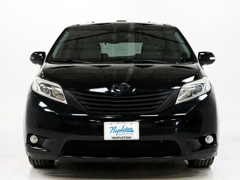 Used 2017 Toyota Sienna Limited Premium w/ Outdoor Package image 4