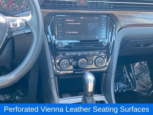 Used 2022 Volkswagen Passat 2.0T image 8