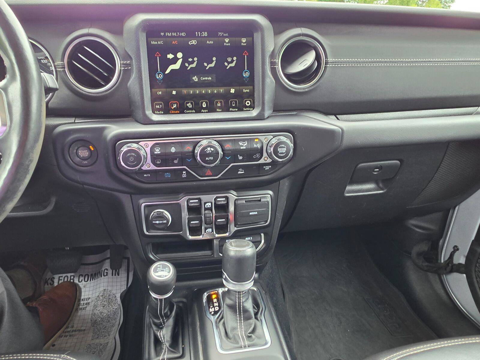 Used 2023 Jeep Wrangler Unlimited Sahara w/ Cold Weather Group AWD/4WD image 7