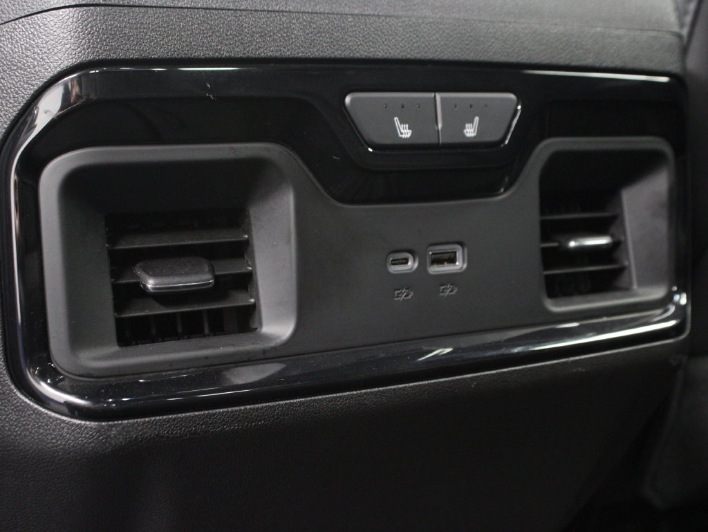 Used 2025 GMC Sierra 2500 AT4 AWD/4WD image 18