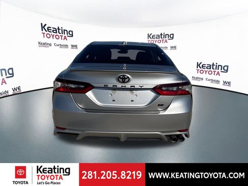 Used 2024 Toyota Camry SE image 4
