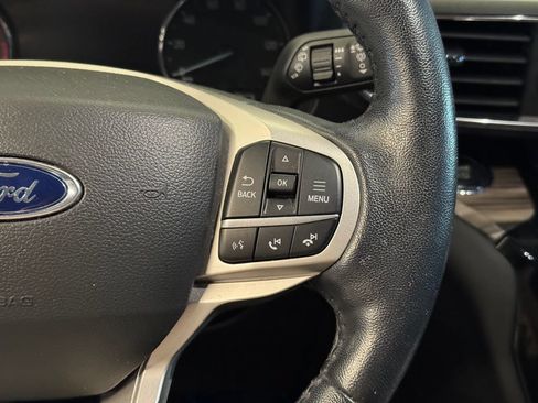 Used 2022 Ford Explorer Limited w/ Equipment Group 301A AWD/4WD image 12