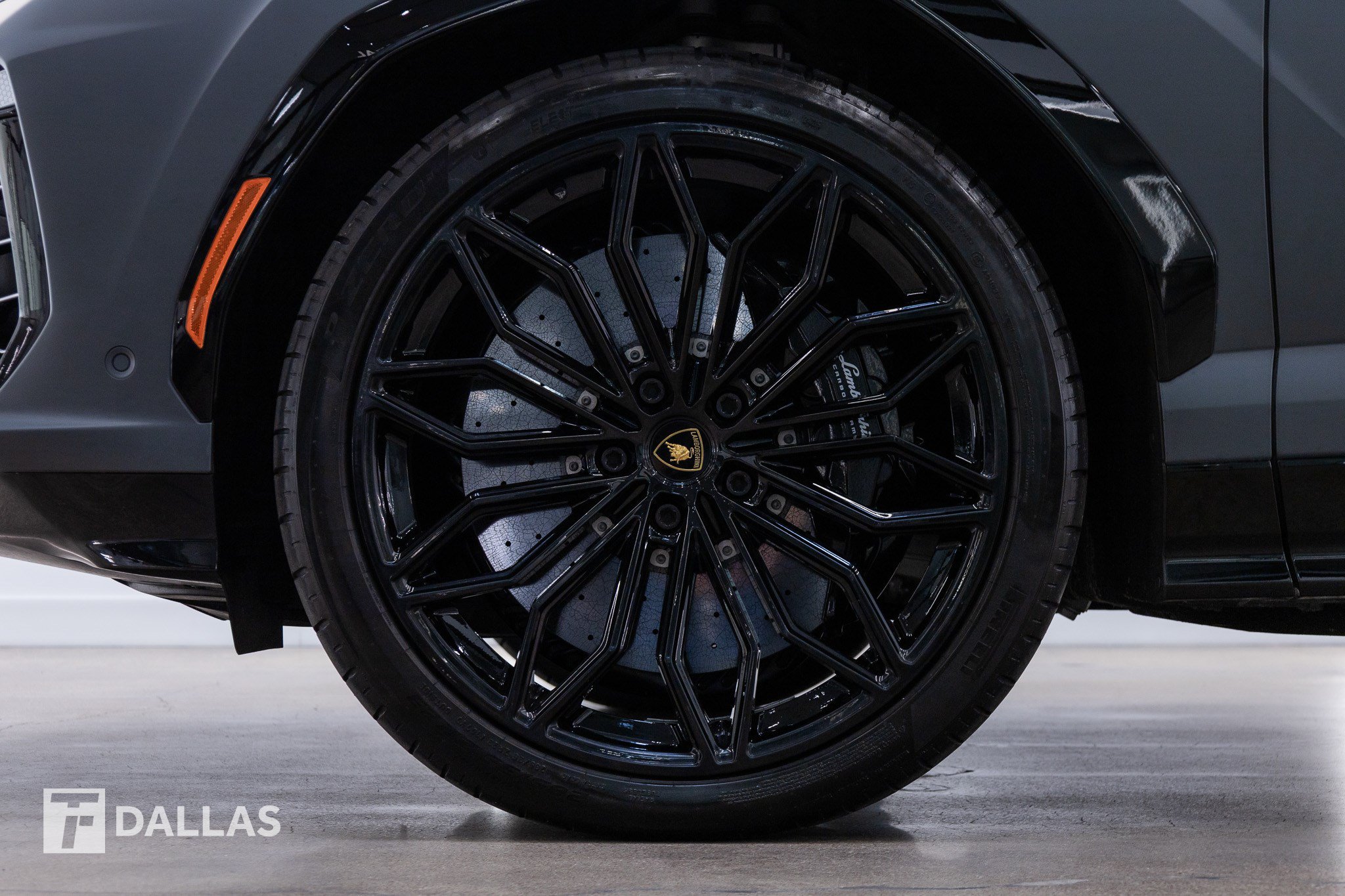 Used 2025 Lamborghini Urus SE AWD/4WD image 5