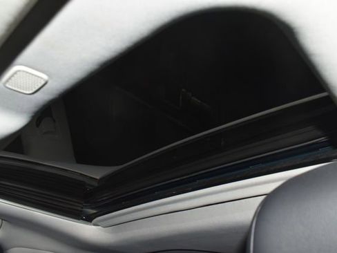 Used 2024 Toyota Highlander XLE image 14