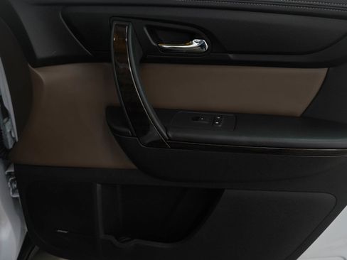 Used 2017 GMC Acadia Limited SLT image 9