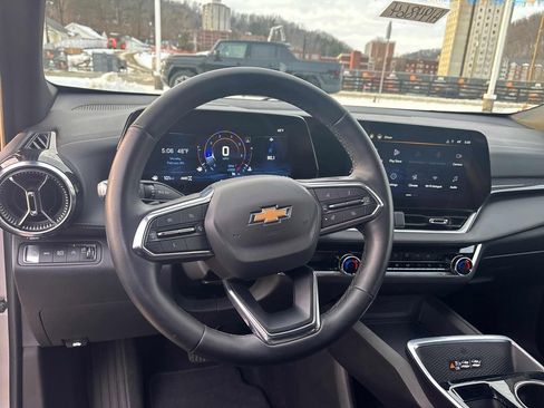 Used 2025 Chevrolet Equinox LT w/ Convenience Package II image 14