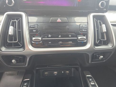 Used 2023 Kia Sorento S w/ Panoramic Sunroof Package image 25