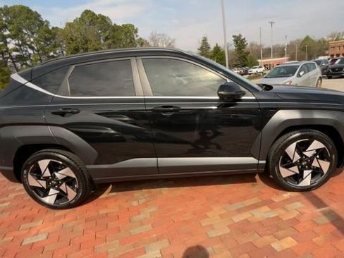 Used 2024 Hyundai Kona Limited FWD image 2