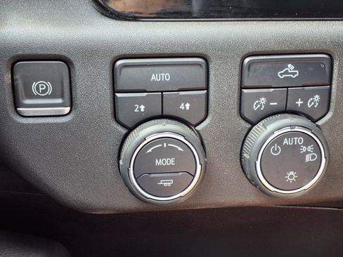 Used 2022 Chevrolet Silverado 1500 LT image 10