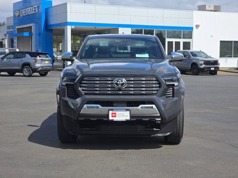 Used 2024 Toyota Tacoma Limited w/ Limited Package (LT) image 3