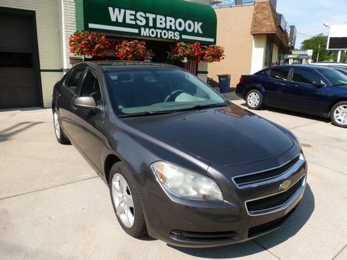 Used 2010 Chevrolet Malibu LS image 1