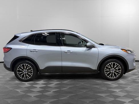 Certified 2022 Ford Escape Titanium w/ Class II Trailer Tow Package FWD image 3
