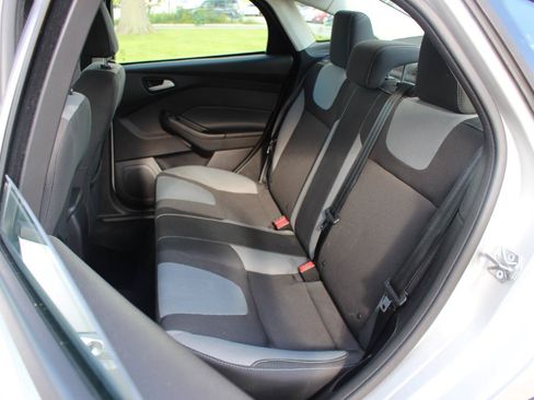 Used 2014 Ford Focus SE w/ SE Sport Package FWD image 29