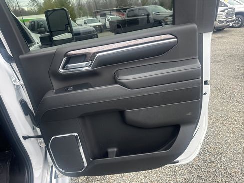 Used 2024 Chevrolet Silverado 2500 LTZ w/ LTZ Convenience Package image 9