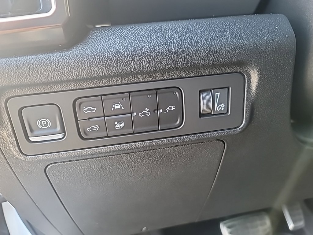 Used 2025 GMC Hummer EV 2X w/ LPO, Sport Package AWD/4WD image 18