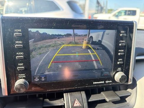 Used 2020 Toyota RAV4 XLE w/ Convenience Package FWD image 17