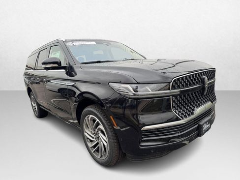 New 2025 Lincoln Navigator L Reserve image 3
