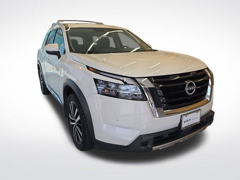 Used 2023 Nissan Pathfinder Platinum FWD image 10