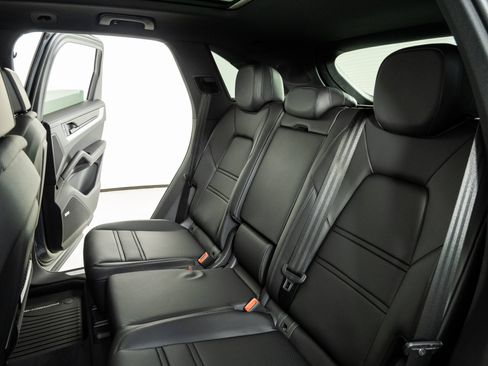 New 2026 Porsche Cayenne AWD/4WD image 22