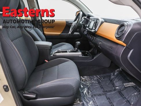 Used 2018 Toyota Tacoma SR5 AWD/4WD image 22