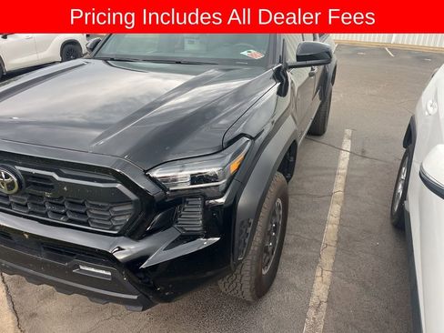 Certified 2025 Toyota Tacoma TRD Off-Road AWD/4WD image 1