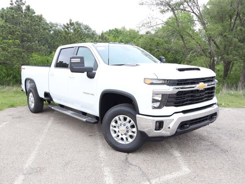 New 2026 Chevrolet Silverado 3500 LT w/ Safety Package AWD/4WD image 2