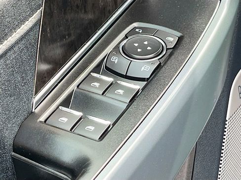 Used 2022 Ford F150 Lariat AWD/4WD image 17